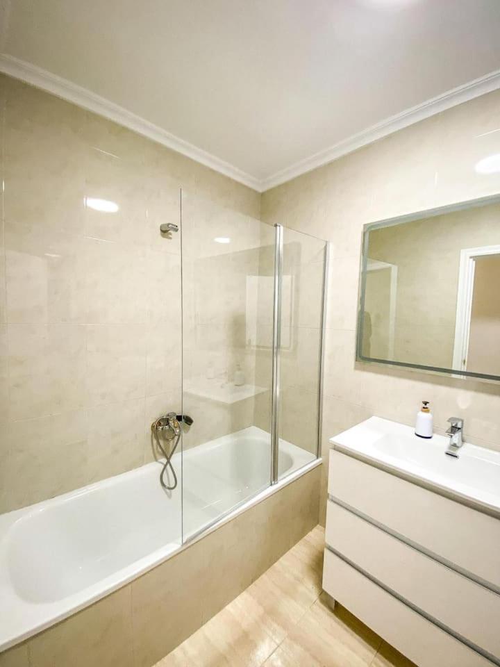 Residencial Leyra, Piso Centrico De 6 Habitaciones, 8 Camas Salamanca Bagian luar foto